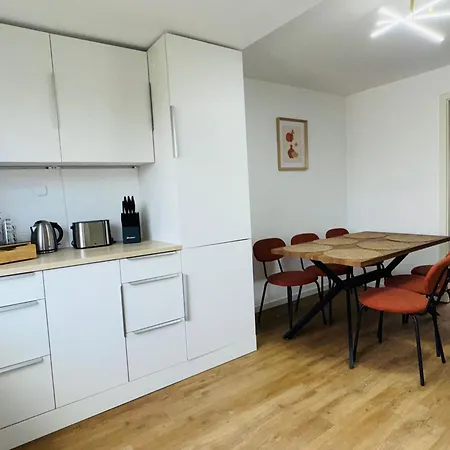 Charmante Mit 2 Schlafzimmern, Smart-tv, Wlan *